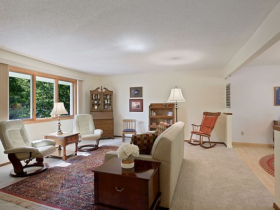 4th image of 2870 Zanzibar Ln N