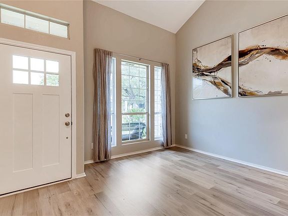 3rd image of 1703 Ascot Ln