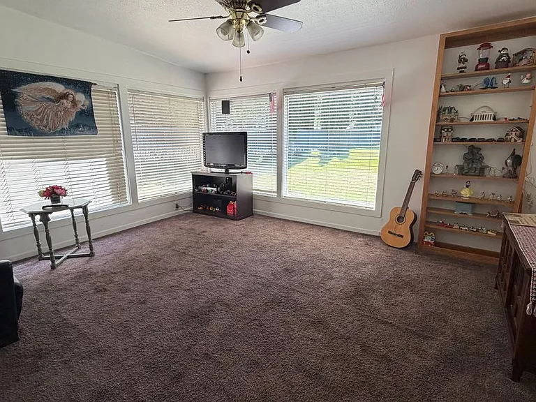 2036 Country Club Blvd — Photo 4