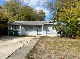 425 W Lindbergh Blvd, Universal City, TX 78148