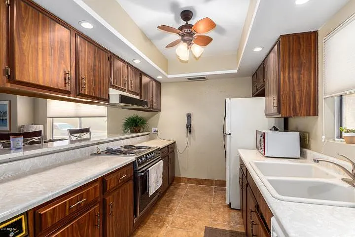 808 E Lawrence Ln #103 — Photo 3