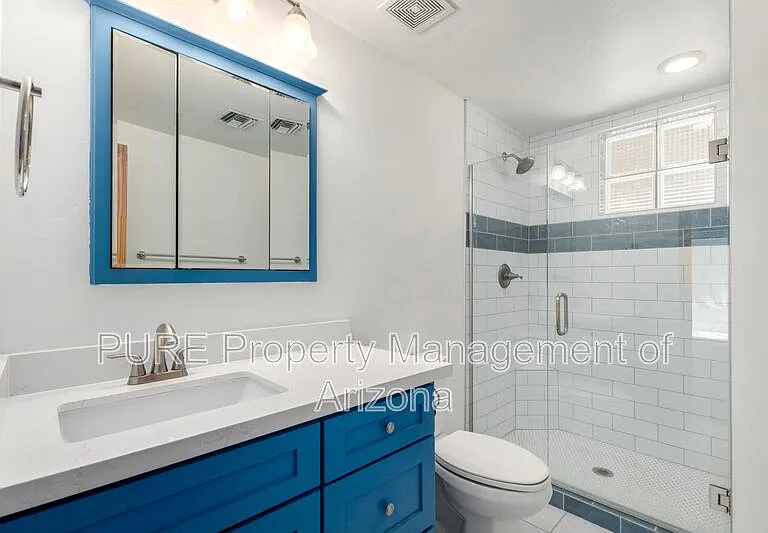 1526 E Griswold Rd — Photo 14