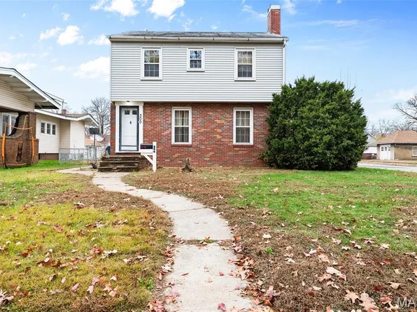 300 Sotier Pl, Wood River, IL 62095