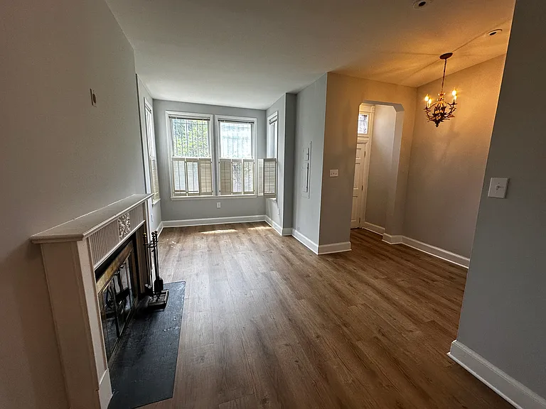 306 E St NE — Photo 9