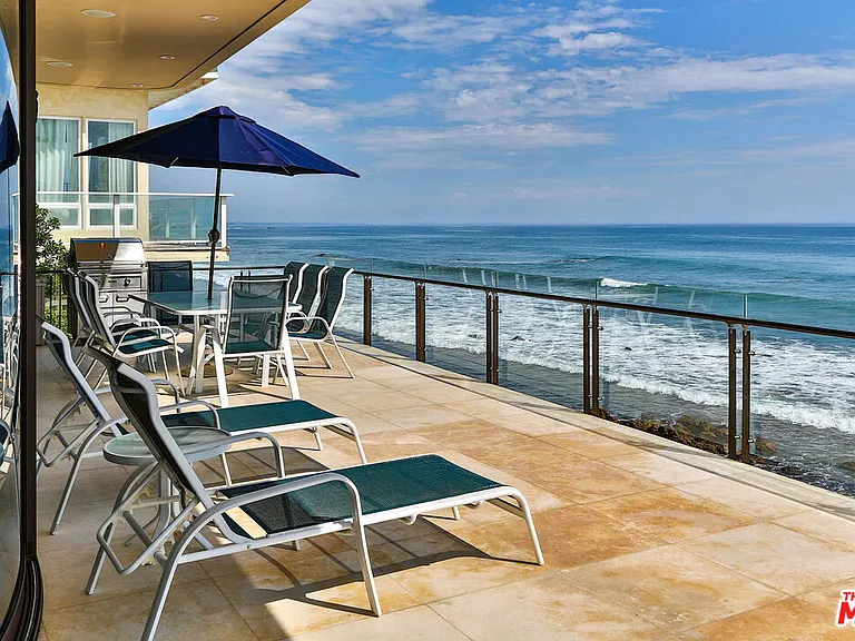 24230 Malibu Rd — Photo 11