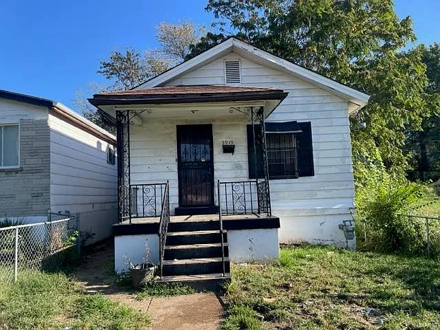 5919 Sherry Ave photo 1