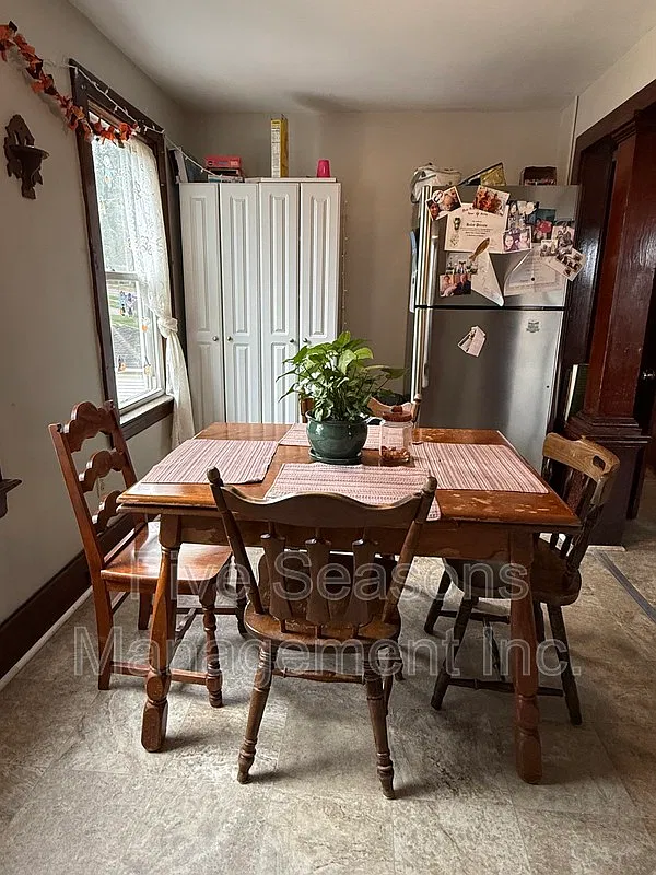 4 bed, 2.0 bath, 1300 sqft, $3,700 — Photo 4