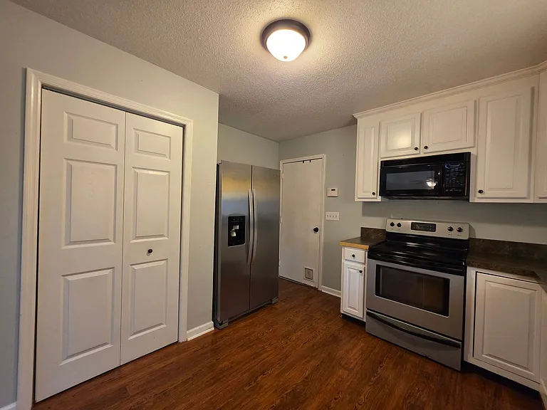 109 Glencroft Rd — Photo 6