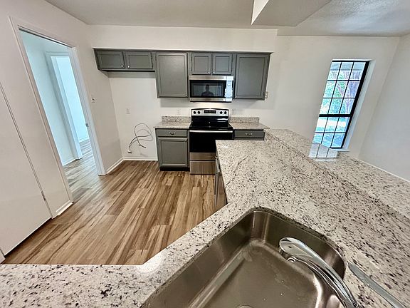 5th image of 3913 Longstraw Dr