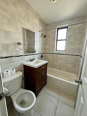5th image of 2416 38th Ave APT 4I