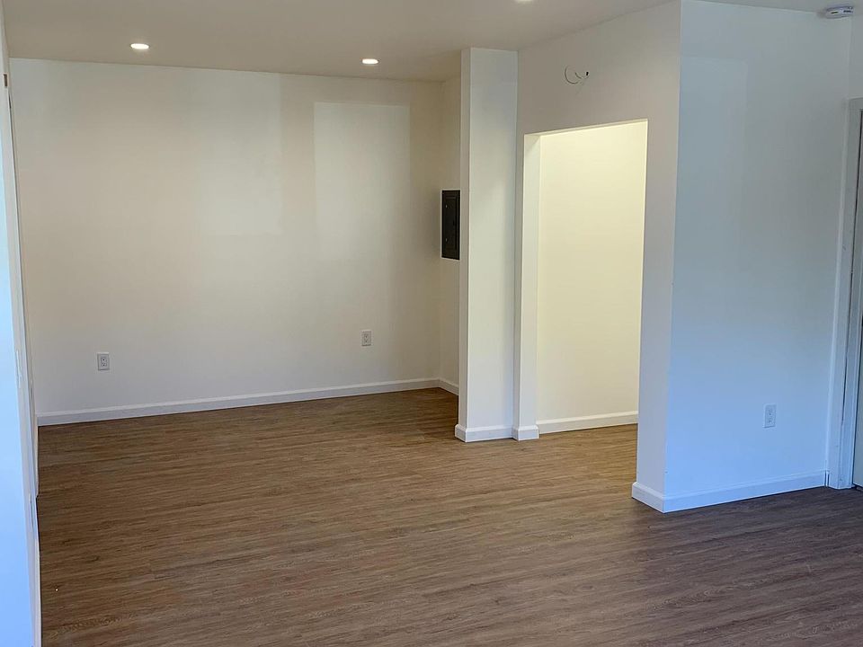 2nd image of 3601 Pomeroy St