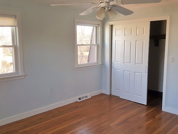3rd image of 31 Moreland Ave #0