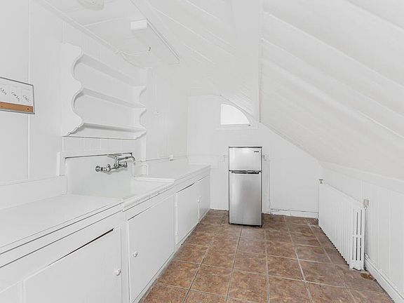 5th image of 32 Woodland Ave Floor 3