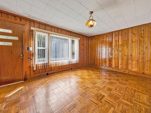 3rd image of 3145 Doe Run Rd