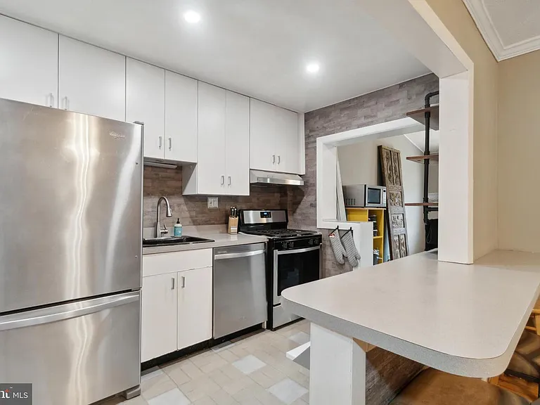 705 Eastshire Dr — Photo 12