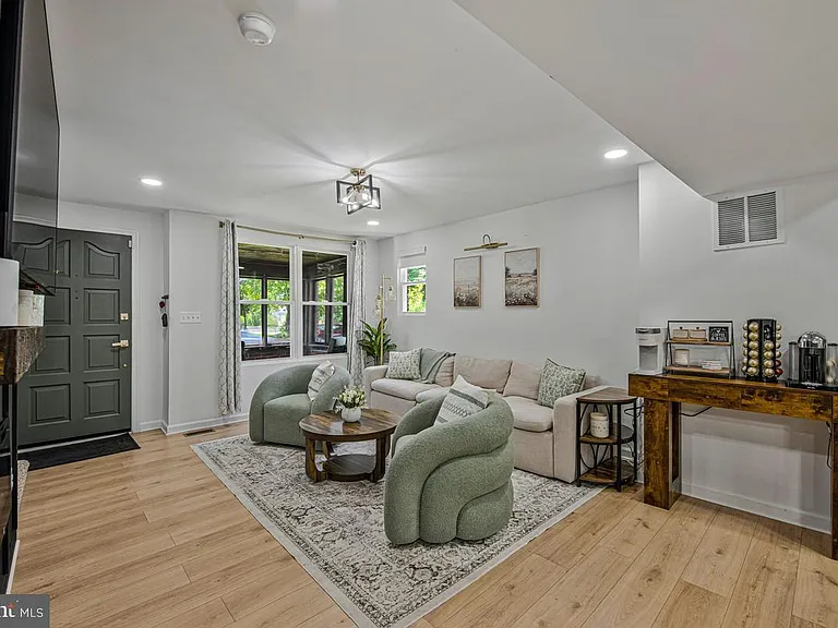 3704 Hamilton St — Photo 9