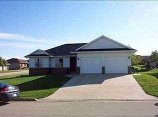 754 Julissa Dr, Peosta, IA 52068