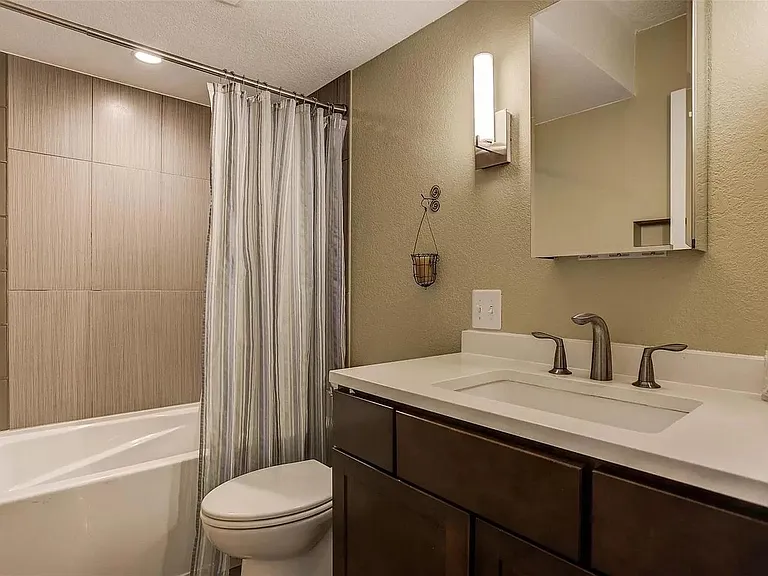 909 N Logan St #4I — Photo 7