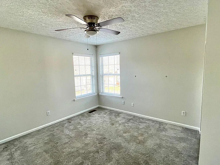 645 Declaration Ct — Photo 22