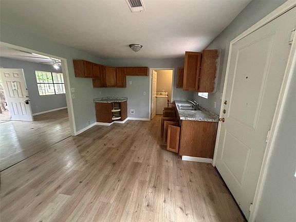 5th image of 470 Trails End Dr