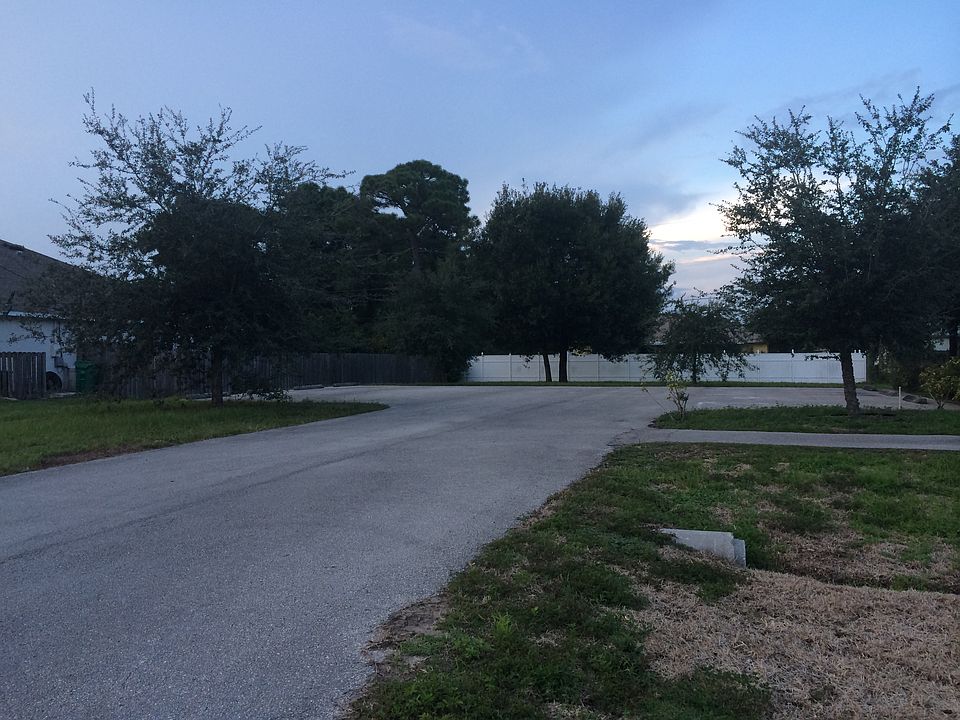1st image of 926 NW Bayshore Blvd