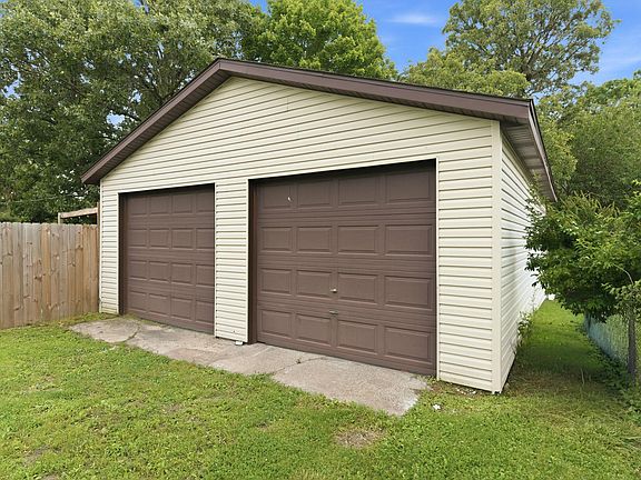 3rd image of 502 S Pear Street