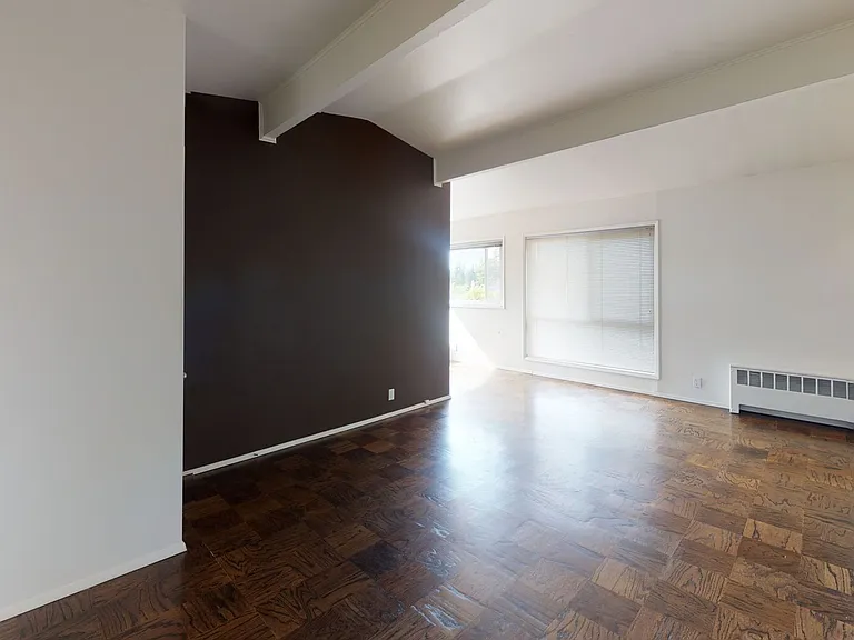 3232 E Madison St — Photo 2