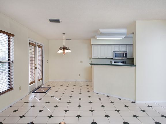 2nd image of 5712 Holly Ct
