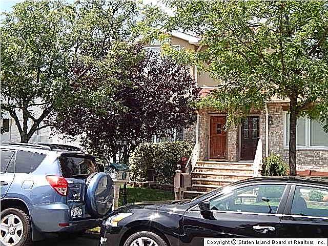 2nd image of 532 Eltingville Blvd