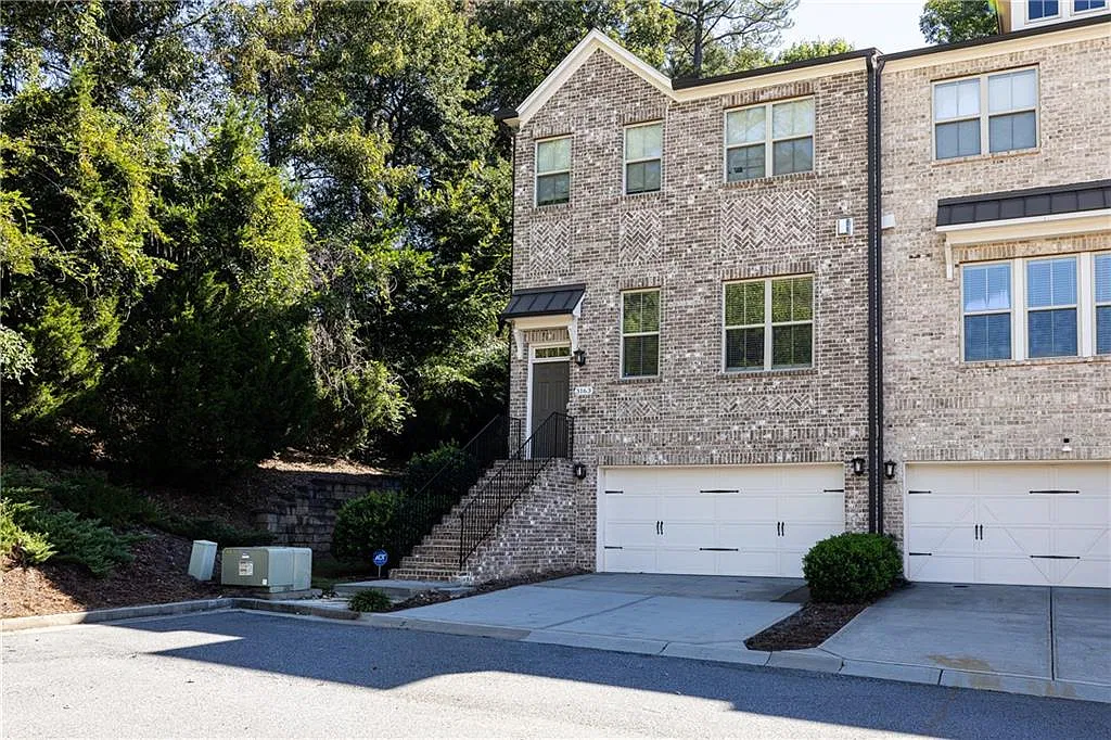 4 bed, 3.5 bath, 2248 sqft, $4,000 — Photo 2