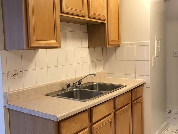 3rd image of 5423 N Winthrop Ave APT 209