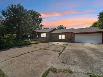 74 Lowell Ln, Sand Springs, OK, 74063