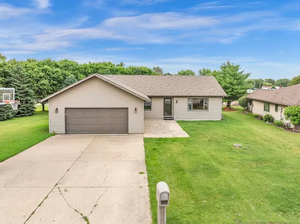 424 Emerald Dr, Arnolds Park, IA 51331