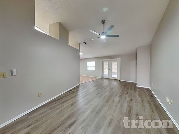 3rd image of 4611 S Country Hills Ct