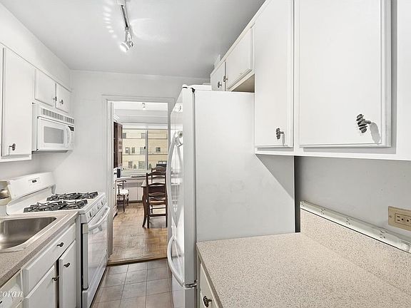 4th image of 249 E 48th St APT 20B