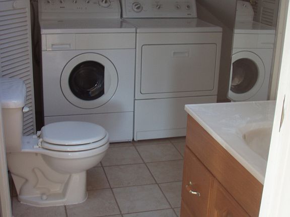 upper-upper bath and laundry