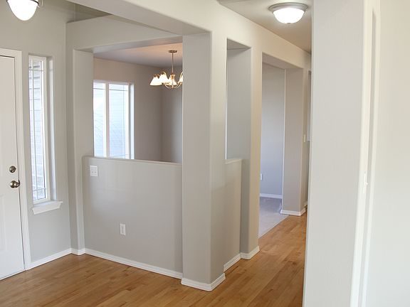 3rd image of 4916 Hilltop Dr