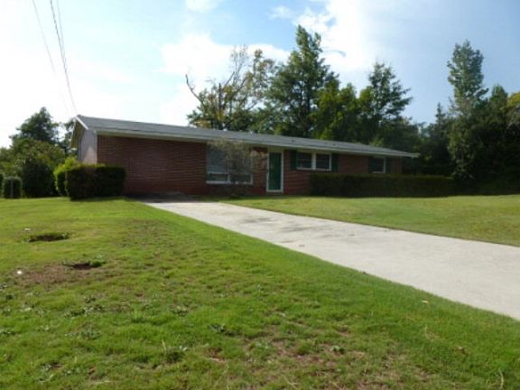 2nd image of 1940 Winston Dr