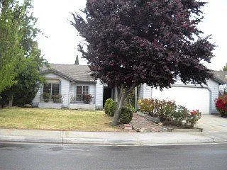 650 Somme Ave photo 1
