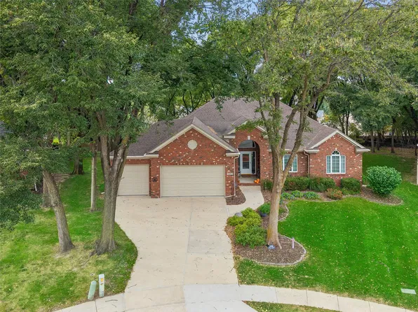 14353 Forest Ct, Clive, IA 50325