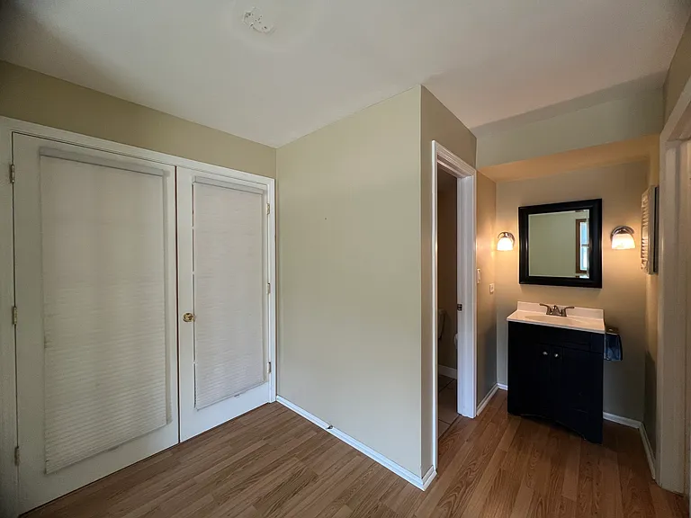 1102 Hinswood Dr — Photo 6