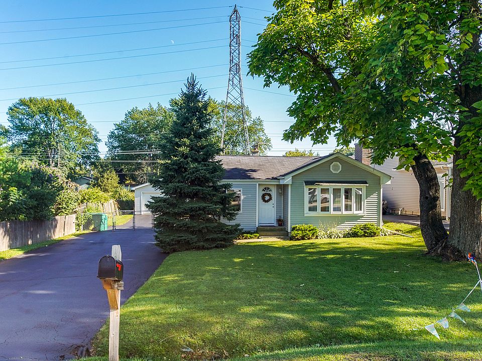 1st image of 131 W Hawthorne Dr