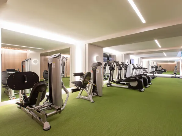 300 East 34th Street image 10 of 12