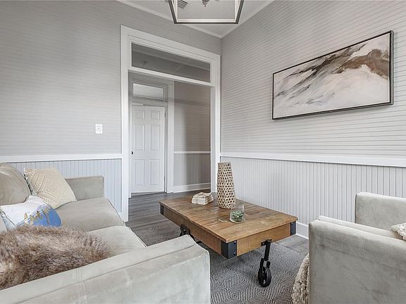 4th image of 10218 Parsons St