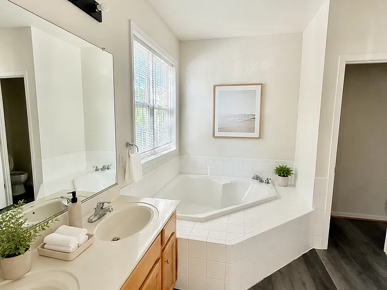 Bath with Tub - Virtually staged