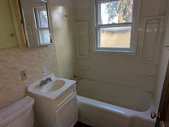 4th image of 3607 Keota Ave