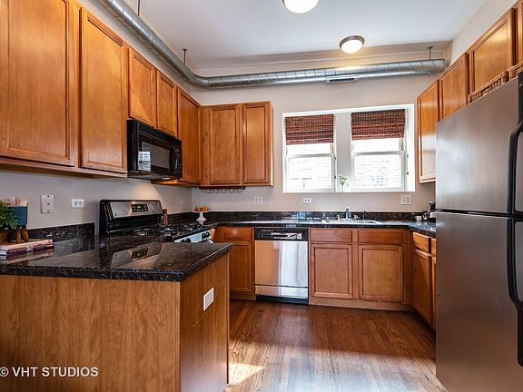 3rd image of 1659 W Pratt Blvd APT 3B