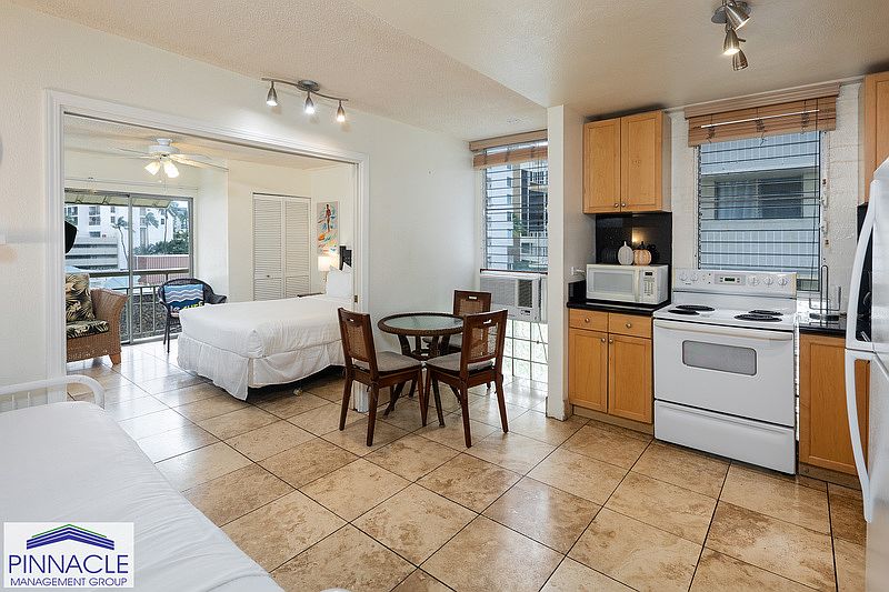 1st image of 240 Liliuokalani Ave #402