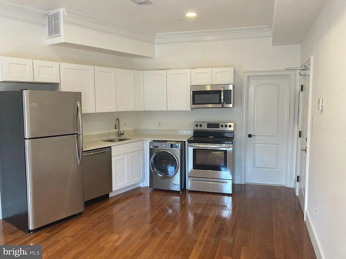 Building Photo - 1426 Wisconsin Ave NW #1428-203
