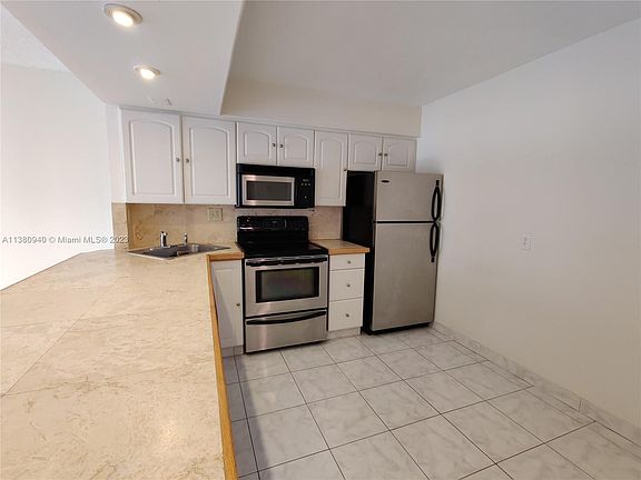 3rd image of 2851 NE 183rd St APT 1010E